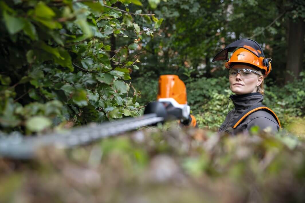HLA 86 Cordless Telescopic Long-Reach Hedge Trimmer